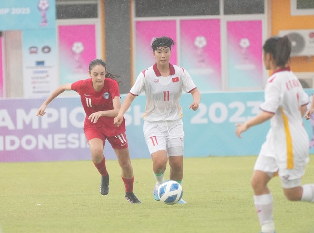 Trời đổ cơn mưa, U19 nữ Việt Nam cũng dội mưa bàn thắng trước U19 Singapore - Ảnh 10.