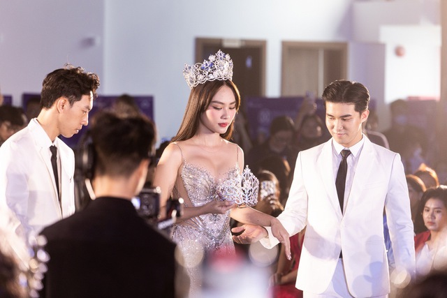 Thảm đỏ Hoa hậu Thế giới Việt Nam: Mai Phương - Đỗ Hà cùng dàn mỹ nhân đọ sắc, vương miện được công bố - Ảnh 12.