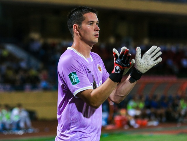 Filip Nguyễn bần thần sau trận thua, thủ môn Việt kiều hay nhưng V.League không dễ dàng - Ảnh 5. Filip Nguyễn bần thần sau trận thua, thủ môn Việt kiều hay nhưng V.League không dễ dàng - Ảnh 5.