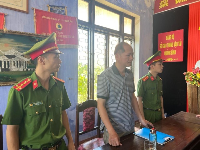 Bắt 2 phó giám đốc của 2 trung tâm đăng kiểm xe cơ giới tại Quảng Bình - Ảnh 1.