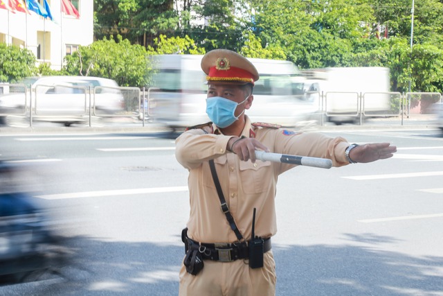 Hà Nội: CSGT xử phạt hàng loạt xe khách “chạy rùa bò” - Ảnh 10.