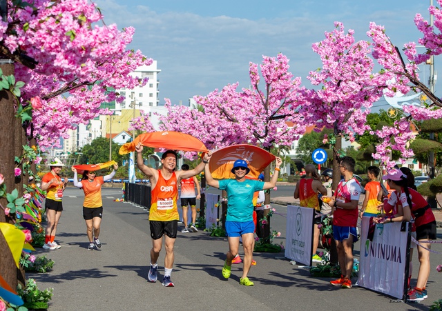 Quảng Bình: Hơn 1500 VĐV tham gia giải chạy Grand Marathon Đồng Hới 2023 - Ảnh 1.