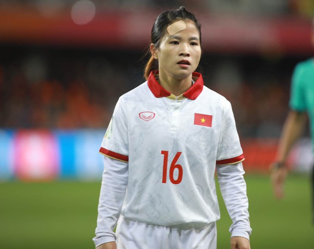 Hình ảnh xúc động của người phụ nữ Việt Nam ở World Cup: Thanh Nhã ngã dúi dụi vẫn kiên cường thi đấu - Ảnh 7.