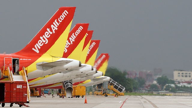 Trong 6 tháng 2023, một hãng bay Việt Nam thu gần 30.000 tỷ đồng - Ảnh 1.