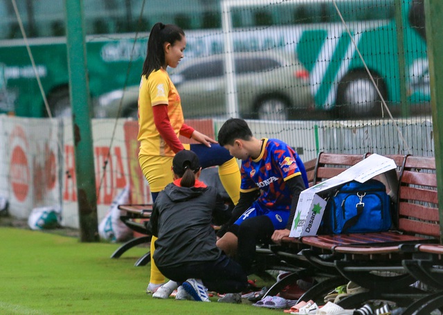 Đội tuyển nữ Việt Nam vượt mưa tập luyện cho Asiad, Trần Thị Duyên nhanh chóng hoà nhập - Ảnh 8.