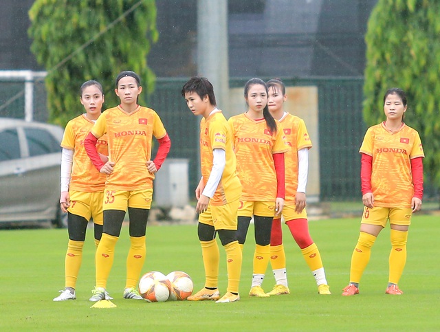 Đội tuyển nữ Việt Nam vượt mưa tập luyện cho Asiad, Trần Thị Duyên nhanh chóng hoà nhập - Ảnh 9.