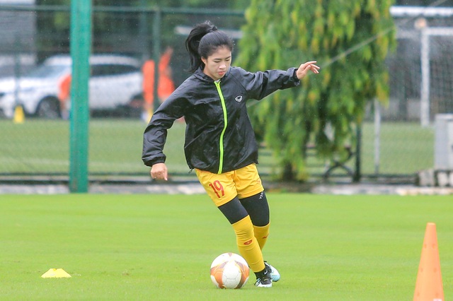 Đội tuyển nữ Việt Nam vượt mưa tập luyện cho Asiad, Trần Thị Duyên nhanh chóng hoà nhập - Ảnh 10.