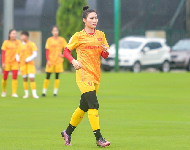 Đội tuyển nữ Việt Nam vượt mưa tập luyện cho Asiad, Trần Thị Duyên nhanh chóng hoà nhập - Ảnh 5.
