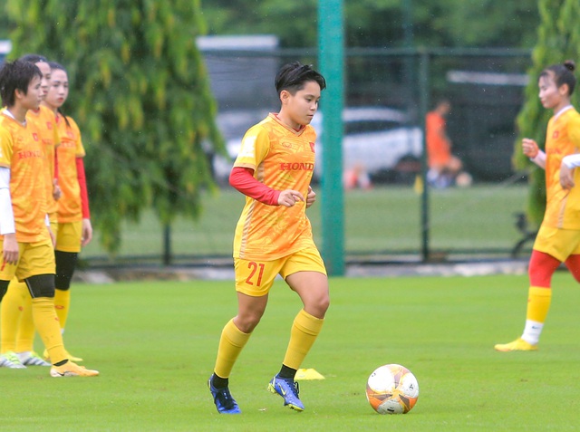 Đội tuyển nữ Việt Nam vượt mưa tập luyện cho Asiad, Trần Thị Duyên nhanh chóng hoà nhập - Ảnh 12.