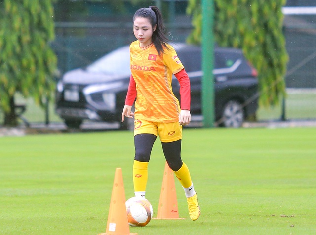 Đội tuyển nữ Việt Nam vượt mưa tập luyện cho Asiad, Trần Thị Duyên nhanh chóng hoà nhập - Ảnh 4.