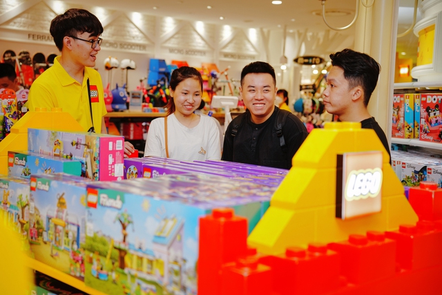 Bước vào thế giới sáng tạo không giới hạn tại cửa hàng chính hãng đầu tiên của LEGO tại Việt Nam - Ảnh 8.