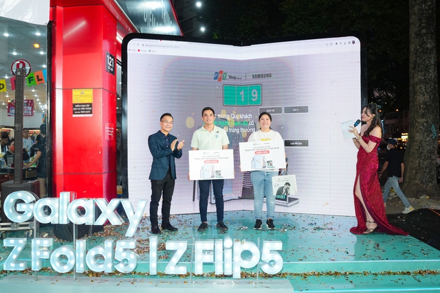 Người dùng Việt săn đón bộ đôi Galaxy Z mới - Ảnh 2.