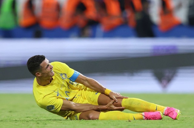 Lo ngại xung quanh chấn thương khiến Ronaldo rơi lệ trong trận đấu lịch sử của Al Nassr - Ảnh 1.
