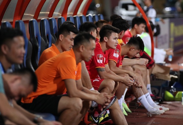 Giọt nước mắt cựu HLV ngày Công An Hà Nội chạm một tay vào chức vô địch - Ảnh 2.
