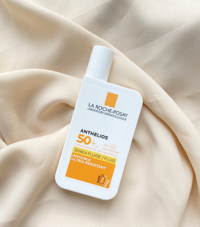 6 kem chống nắng không nâng tông giá dưới 400.000 VNĐ, nàng da ngăm dùng không sợ cảnh "mặt trắng hơn cổ"  - Ảnh 1.