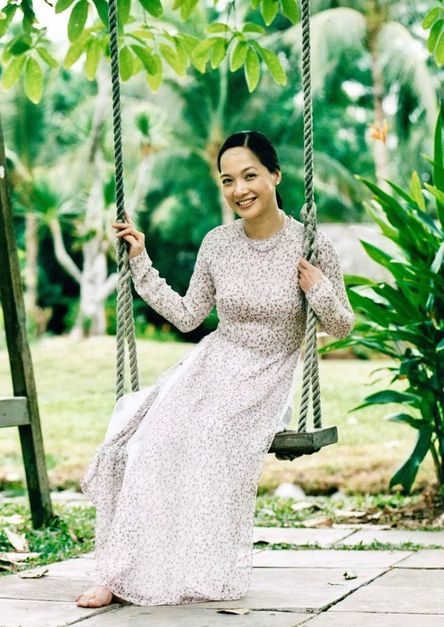 Nhan sắc thời trẻ của nữ diễn viên được phong NSND trẻ nhất nhì Việt Nam - Ảnh 1.