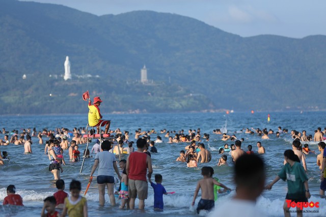 Người dân và du khách khi vui chơi, tắm biển ở Đà Nẵng cần lưu ý điều này - Ảnh 2.