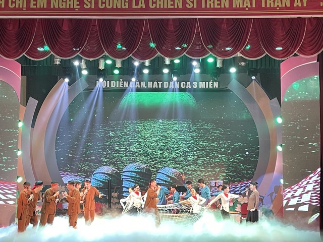 Hội diễn “Đàn, Hát dân ca ba miền năm 2023” khai mạc tối ngày 1/8 tại tỉnh Nghệ An - Ảnh 3.