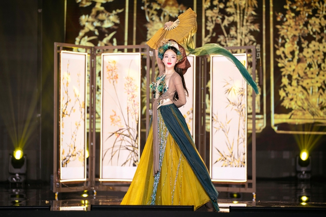Mãn nhãn đêm thi Trang phục dân tộc Miss Grand Vietnam: Thiên Ân diễn xuất thần, loạt thiết kế ấn tượng đến bất ngờ - Ảnh 4.