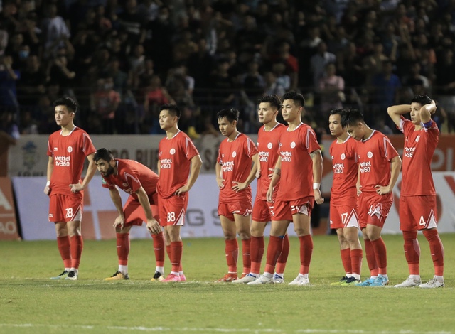 Bùi Tiến Dũng ôm đầu vì sút trượt penalty, CLB Thanh Hoá lần đầu tiên vô địch Cup quốc gia - Ảnh 5.