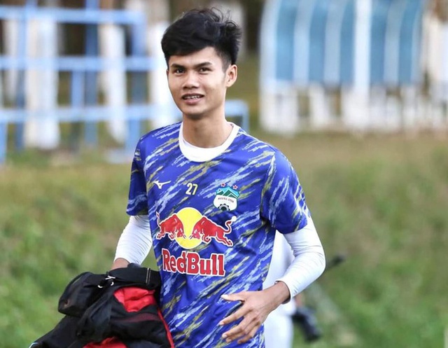 Cầu thủ cao 1m88 của HAGL bất ngờ được HLV Troussier triệu tập lên đội tuyển Việt Nam - Ảnh 2.