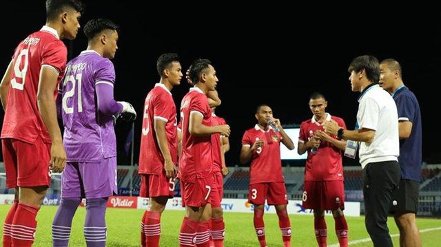 U23 Indonesia có nguy cơ bị loại sớm, HLV Shin Tae-yong thừa nhận nỗi lo sau con số thiếu hụt 70% - Ảnh 1.