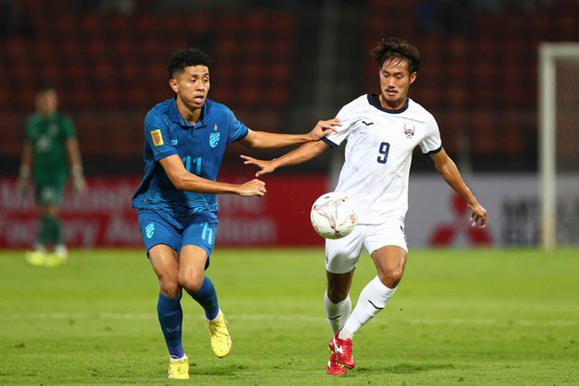 Dồn ép Thái Lan, U23 Campuchia buồn bã rời sân vì bàn thua đầy khó hiểu - Ảnh 2.