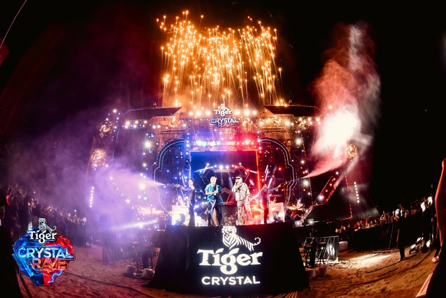 Sau 2 đêm càn quét, Tiger Crystal Rave 2.0 chính thức công bố màn kết &quot;ướt 360&quot; với bộ đôi DJ Quốc tế tại TP.HCM ngày 26/08   - Ảnh 2.