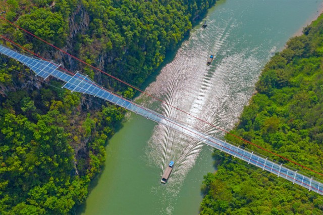 Vượt mặt Trung Quốc, Việt Nam xây cầu kính đi bộ dài nhất thế giới 2