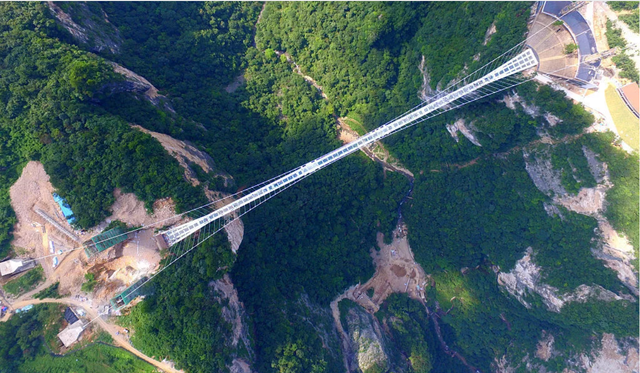 Vượt mặt Trung Quốc, Việt Nam xây cầu kính đi bộ dài nhất thế giới 3