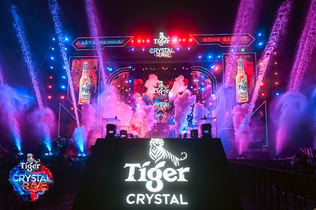 Sau 2 đêm càn quét, Tiger Crystal Rave 2.0 chính thức công bố màn kết &quot;ướt 360&quot; với bộ đôi DJ Quốc tế tại TP.HCM ngày 26/08   - Ảnh 1.