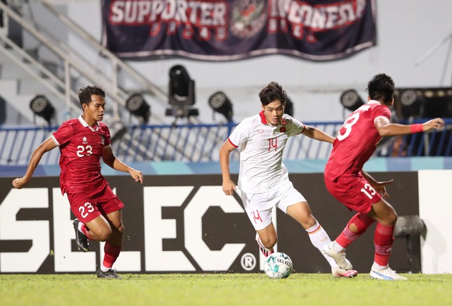 Quốc Việt ôm mặt tiếc nuối vì sút hỏng penalty, cầu thủ U23 Indonesia sung sướng ăn mừng - Ảnh 9.
