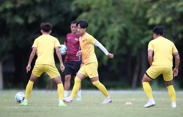 Đội hình U23 Việt Nam: HLV Hoàng Anh Tuấn hóa giải &quot;tuyệt chiêu&quot; của U23 Indonesia? - Ảnh 1.