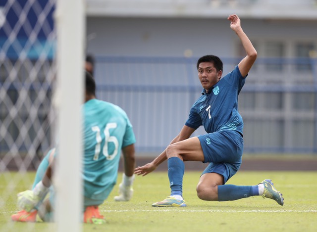Lực bất tòng tâm trước đối thủ, U23 Thái Lan thắng nghẹt thở trên chấm 11m để đoạt hạng ba - Ảnh 1.