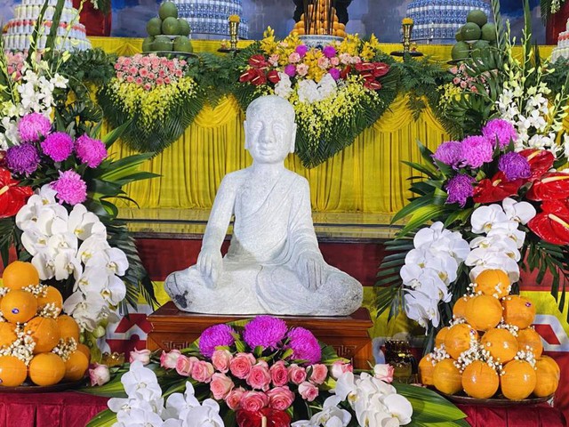 Khai tượng Phật hoàng Trần Nhân Tông bằng ngọc quý - Ảnh 1.