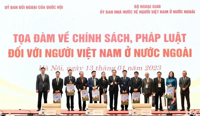 Sáu kết quả quan trọng sau 2 năm thực hiện Kết luận 12 về công tác về người Việt Nam ở nước ngoài trong tình hình mới - Ảnh 2.