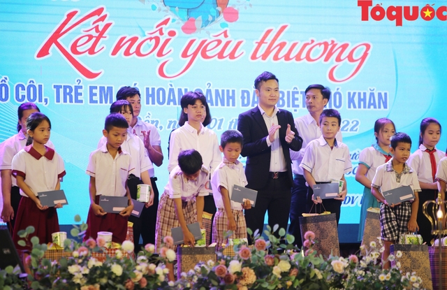 Chương trình Mẹ đỡ đầu: Điểm tựa tinh thần nhân văn, lan tỏa tình yêu thương - Ảnh 2.