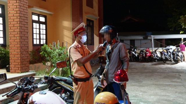 Thừa Thiên Huế: 10 ngày tuần tra, xử lý hơn 3.300 trường hợp vi phạm giao thông - Ảnh 1.