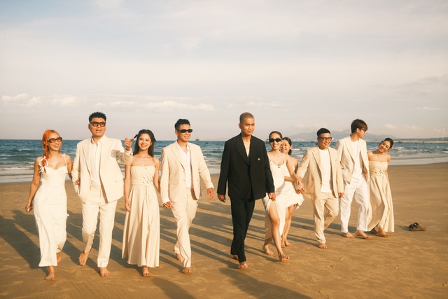 BigDaddy - Emily tổ chức đám cưới “độc nhất vô nhị” trên bãi biển, một hot girl đình đám bắt được hoa cưới  - Ảnh 1.