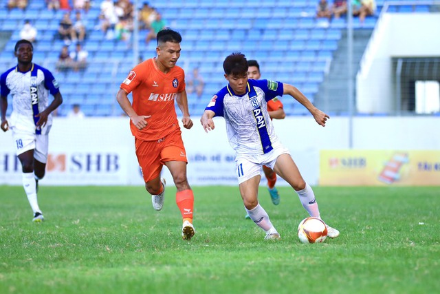 Bầu Hiển cử thầy cũ Văn Hậu tiếp quản CLB Đà Nẵng, tính chiêu mộ 2 cầu thủ lứa Thường Châu cho CLB Hà Nội - Ảnh 3.
