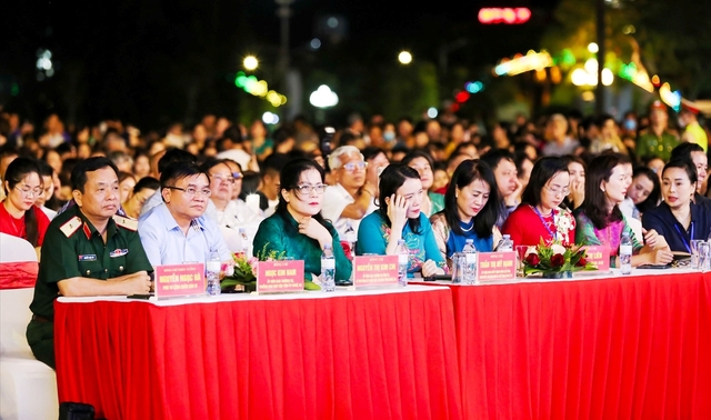 Festival dân ca ví, giặm Nghệ Tĩnh năm 2023 để lại dấu ấn sâu đậm trong lòng - Ảnh 1.