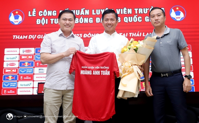 Thừa nhận &quot;hay cáu&quot;, HLV Hoàng Anh Tuấn gọi tên 3 ngôi sao mới của bóng đá Việt Nam - Ảnh 1.