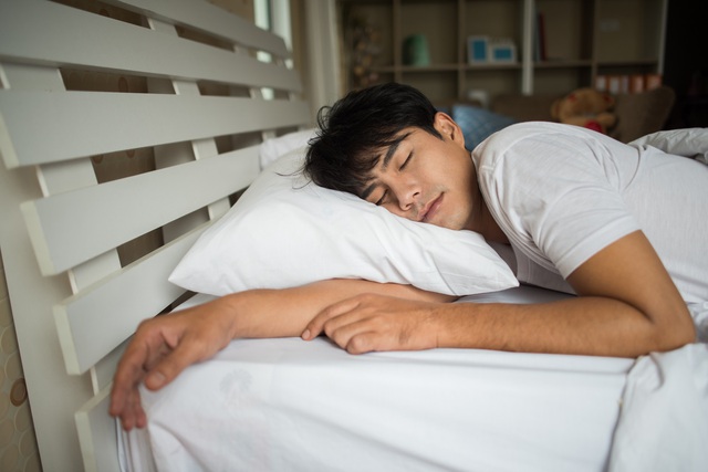 Người sống thọ sau 50 tuổi sẽ có 5 đặc điểm điển hình khi ngủ: Nếu có 3/5 thì xin chúc mừng! - Ảnh 1.