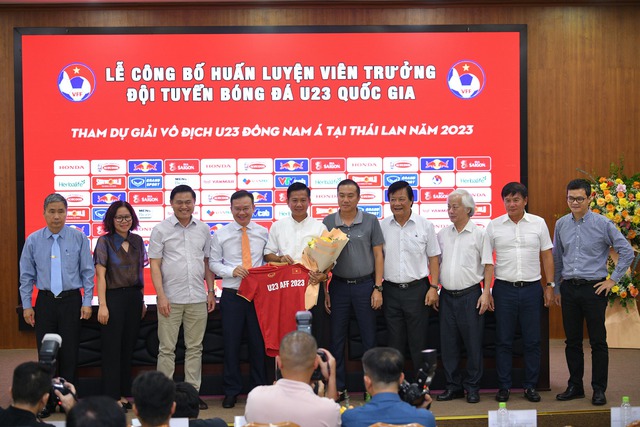 HLV Hoàng Anh Tuấn chính thức đảm nhận vai trò &quot;thuyền trưởng&quot; đội tuyển U23 Việt Nam - Ảnh 1.