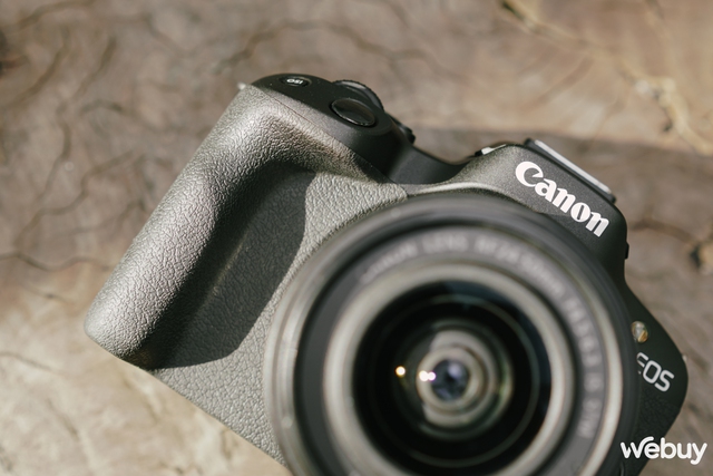 Trên tay máy ảnh Canon R50: Nhỏ gọn và thân thiện với người mới học chụp - Ảnh 3.
