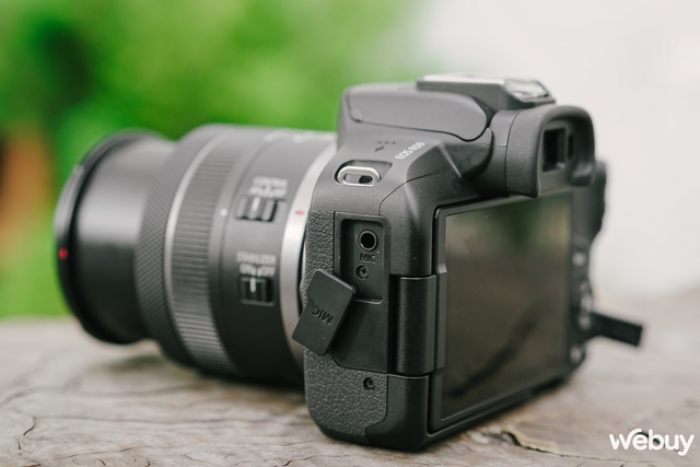Trên tay máy ảnh Canon R50: Nhỏ gọn và thân thiện với người mới học chụp - Ảnh 6.