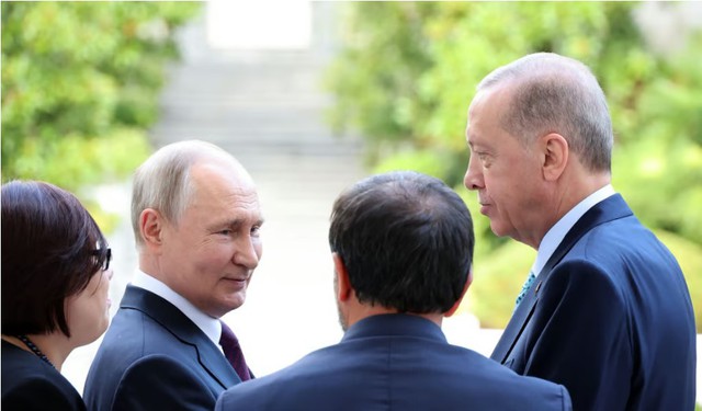 Tổng thống Putin gặp Tổng thổng Erdogan ở Sochi: Mối quan hệ &quot;lạnh nhạt&quot; trở nên nồng ấm - Ảnh 4.