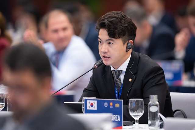 Nghị sĩ Hàn Quốc chia sẻ nỗi buồn về vụ việc cháy chung cư mini tại Hà Nội - Ảnh 2.