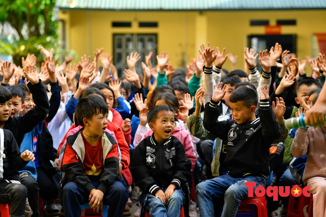 Hỗ trợ trẻ em nghèo, có hoàn cảnh đặc biệt nhằm thực hiện những quyền cơ bản của trẻ em - Ảnh 1.
