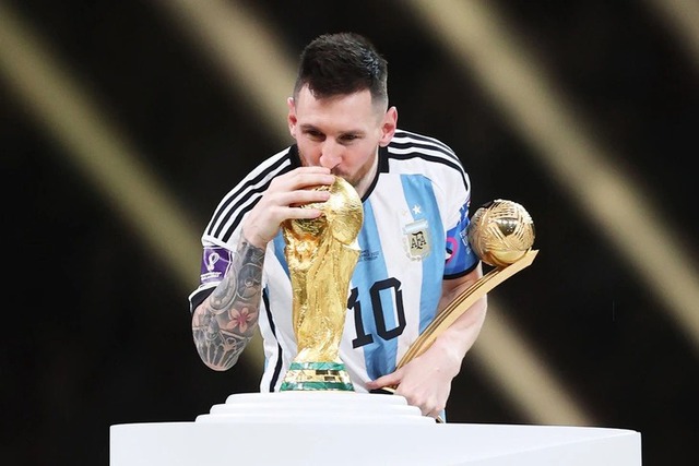 Bầu chọn Quả bóng vàng 2023 sắp kết thúc: Messi sáng cửa vượt mặt Haaland để chiến thắng - Ảnh 2.